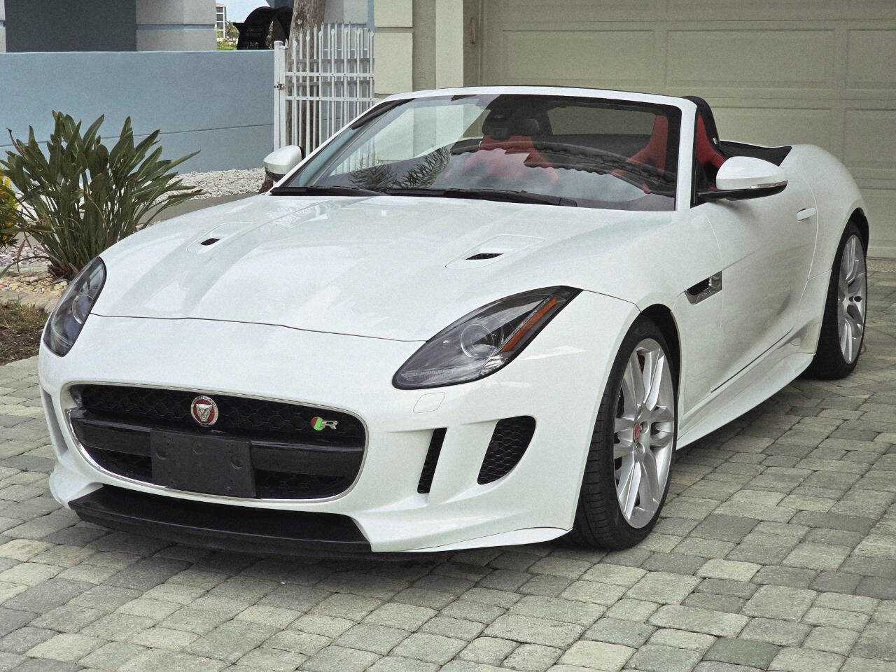 Used 2016 Jaguar F-TYPE R image 34