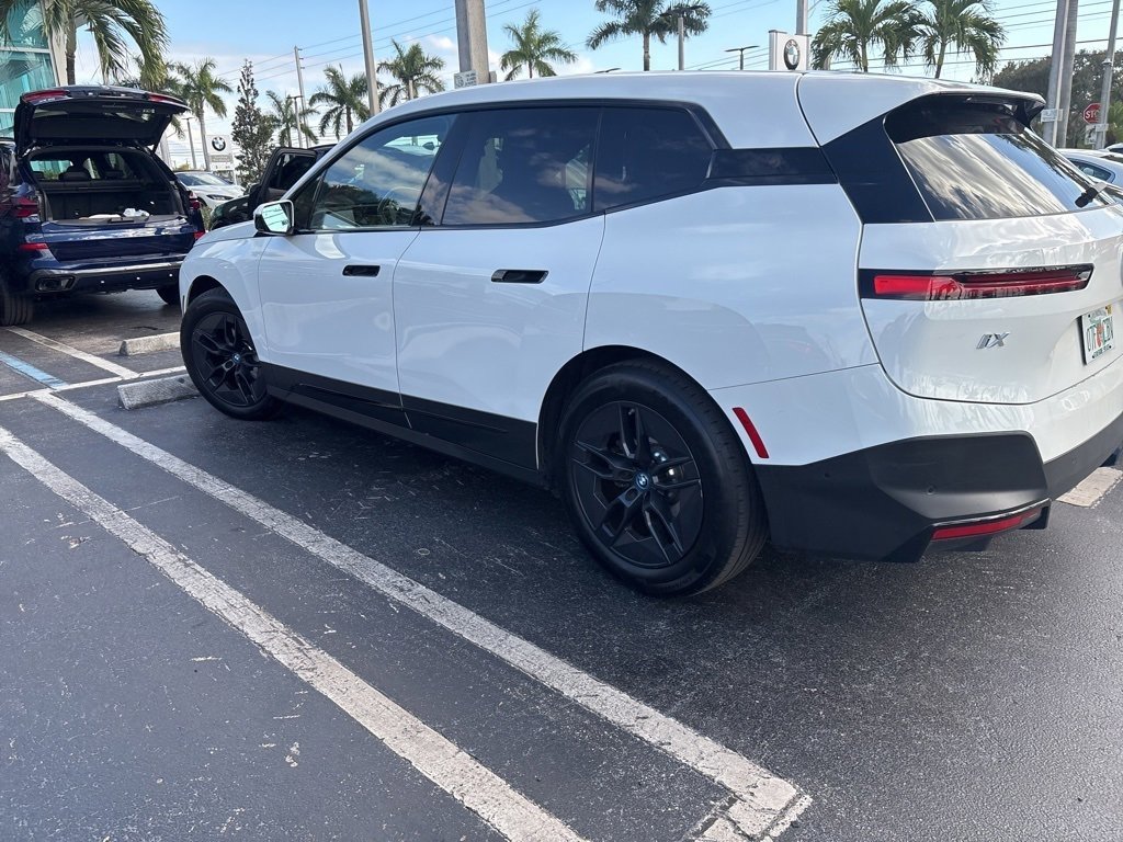 Used 2023 BMW iX xDrive50 w/ Premium Package image 9