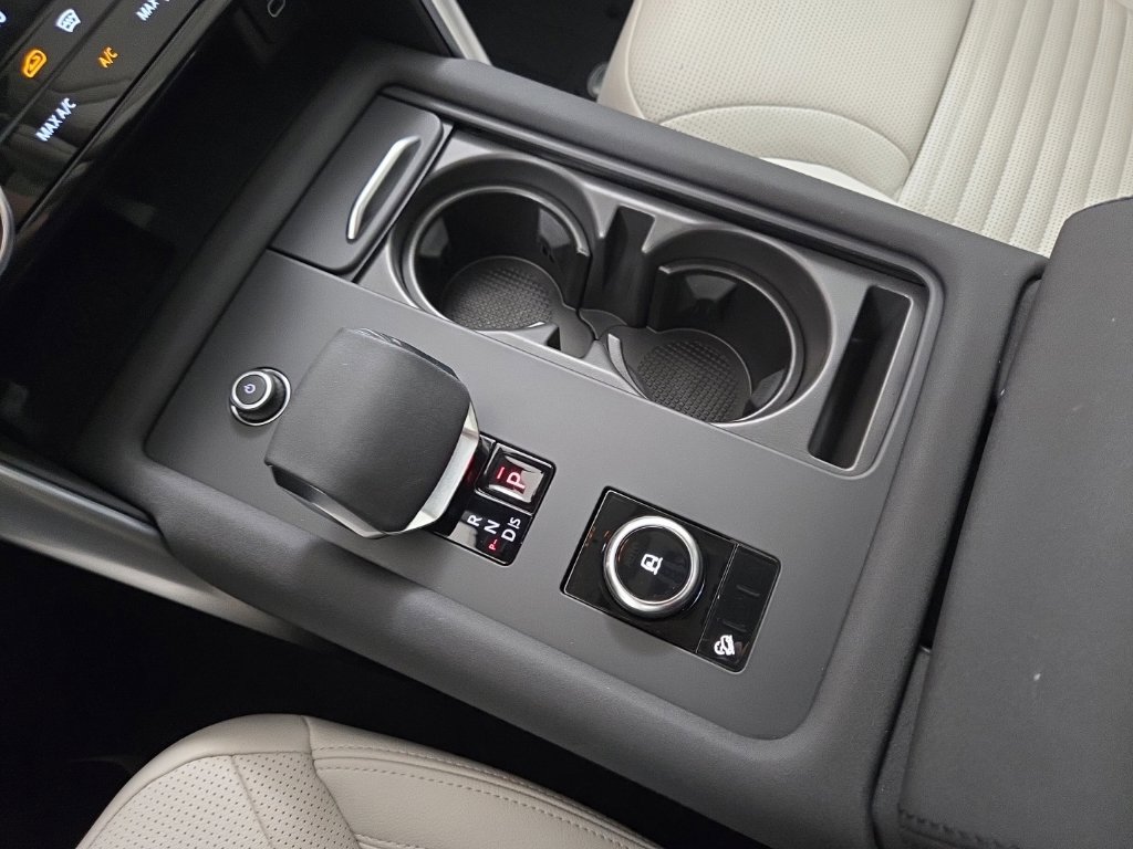 Certified 2025 Land Rover Discovery S AWD/4WD image 14