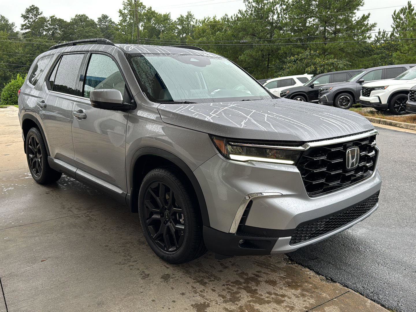 New 2025 Honda Pilot Touring image 6