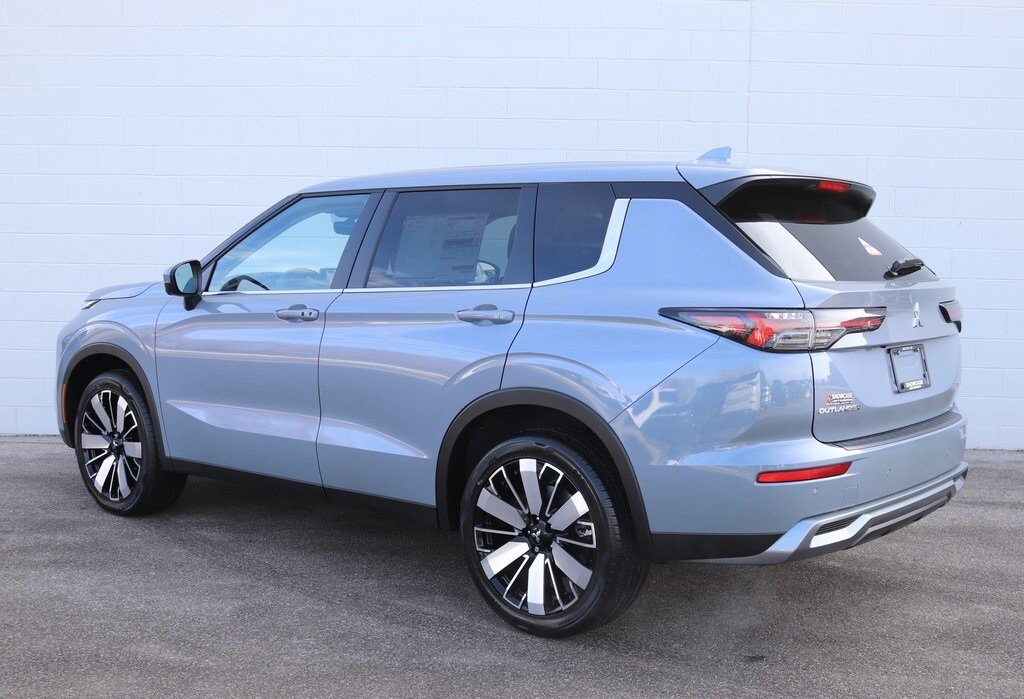 New 2026 Mitsubishi Outlander SE AWD/4WD image 3