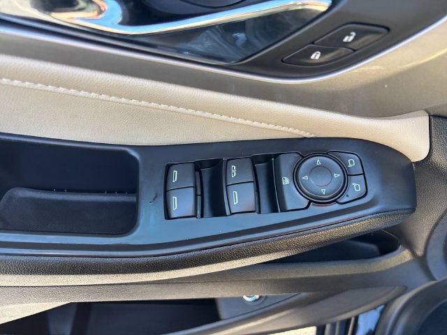Used 2022 Chevrolet Traverse LT AWD/4WD image 12