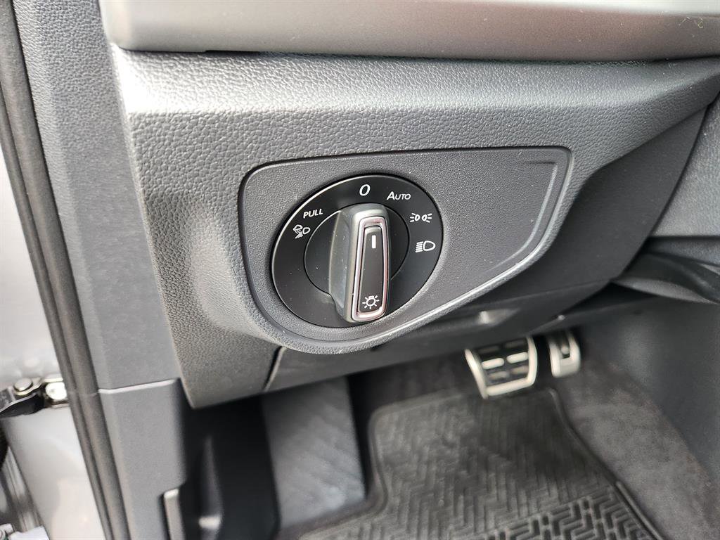 Certified 2022 Volkswagen Atlas Cross Sport SEL Premium R-Line image 36