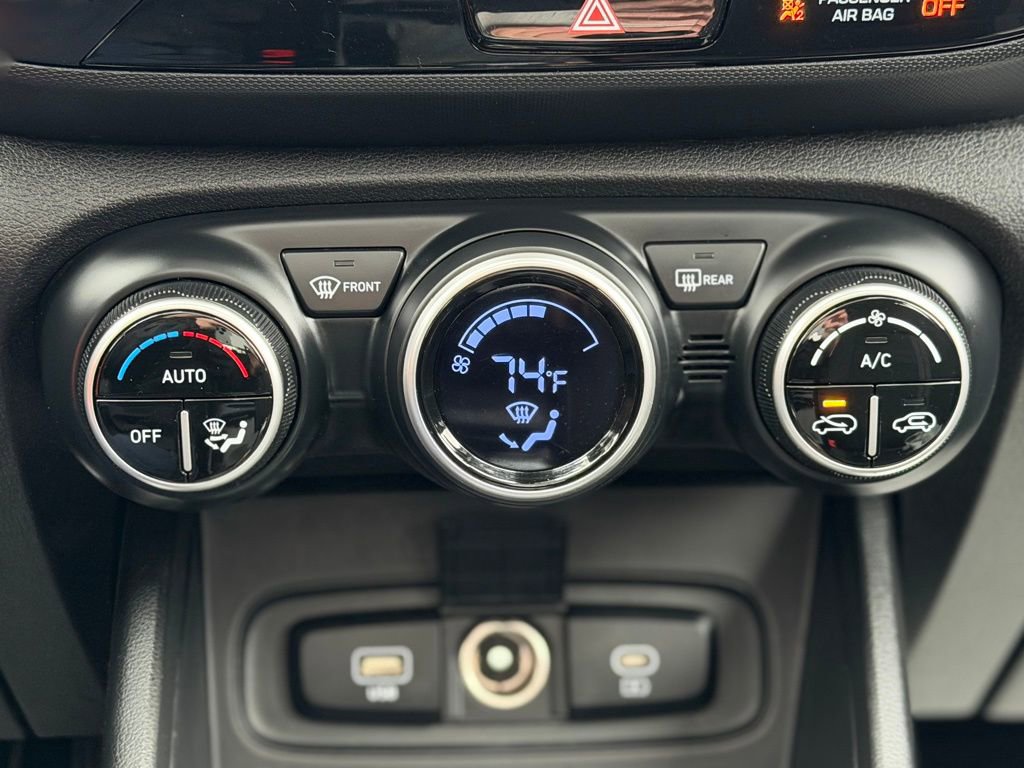 Used 2023 Hyundai Venue SEL w/ Cargo Package image 13