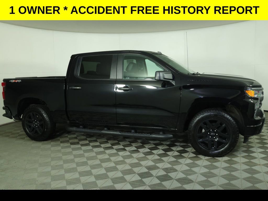 Used 2023 Chevrolet Silverado 1500 Custom w/ 2.7L Blackout Package AWD/4WD image 2