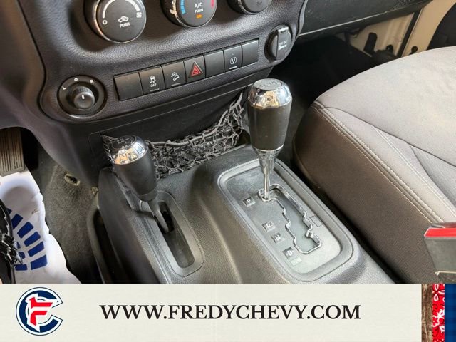 Used 2015 Jeep Wrangler Unlimited Sahara image 31