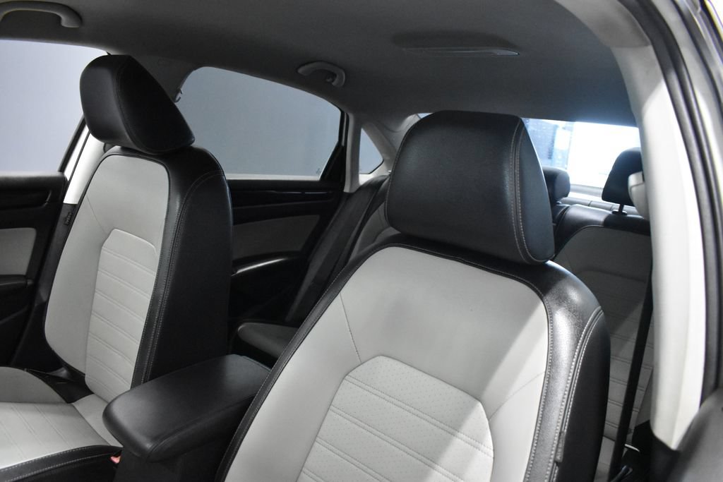 Used 2015 Volkswagen Passat 1.8T Sport FWD image 16