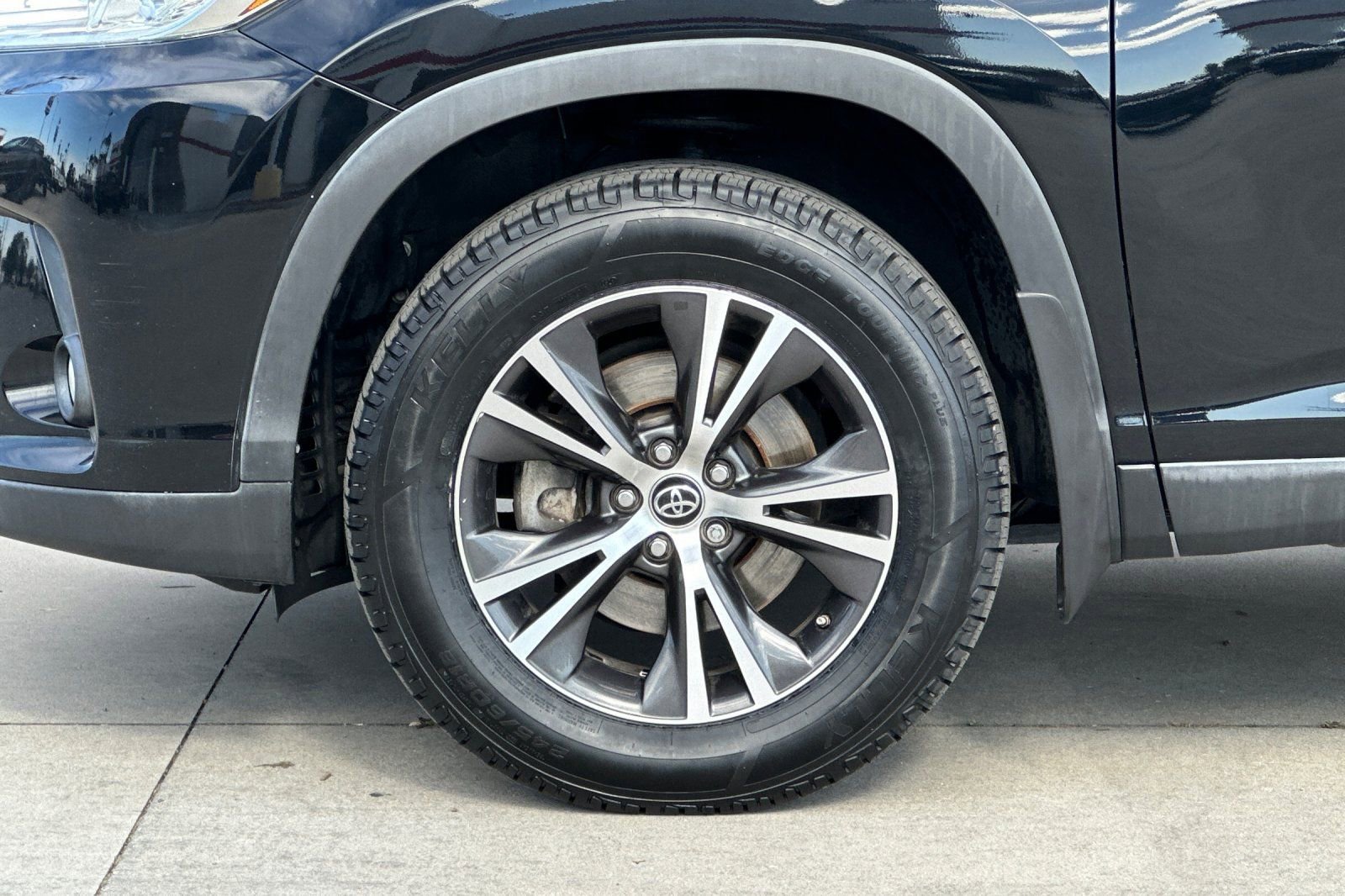 Used 2019 Toyota Highlander Plus FWD image 25