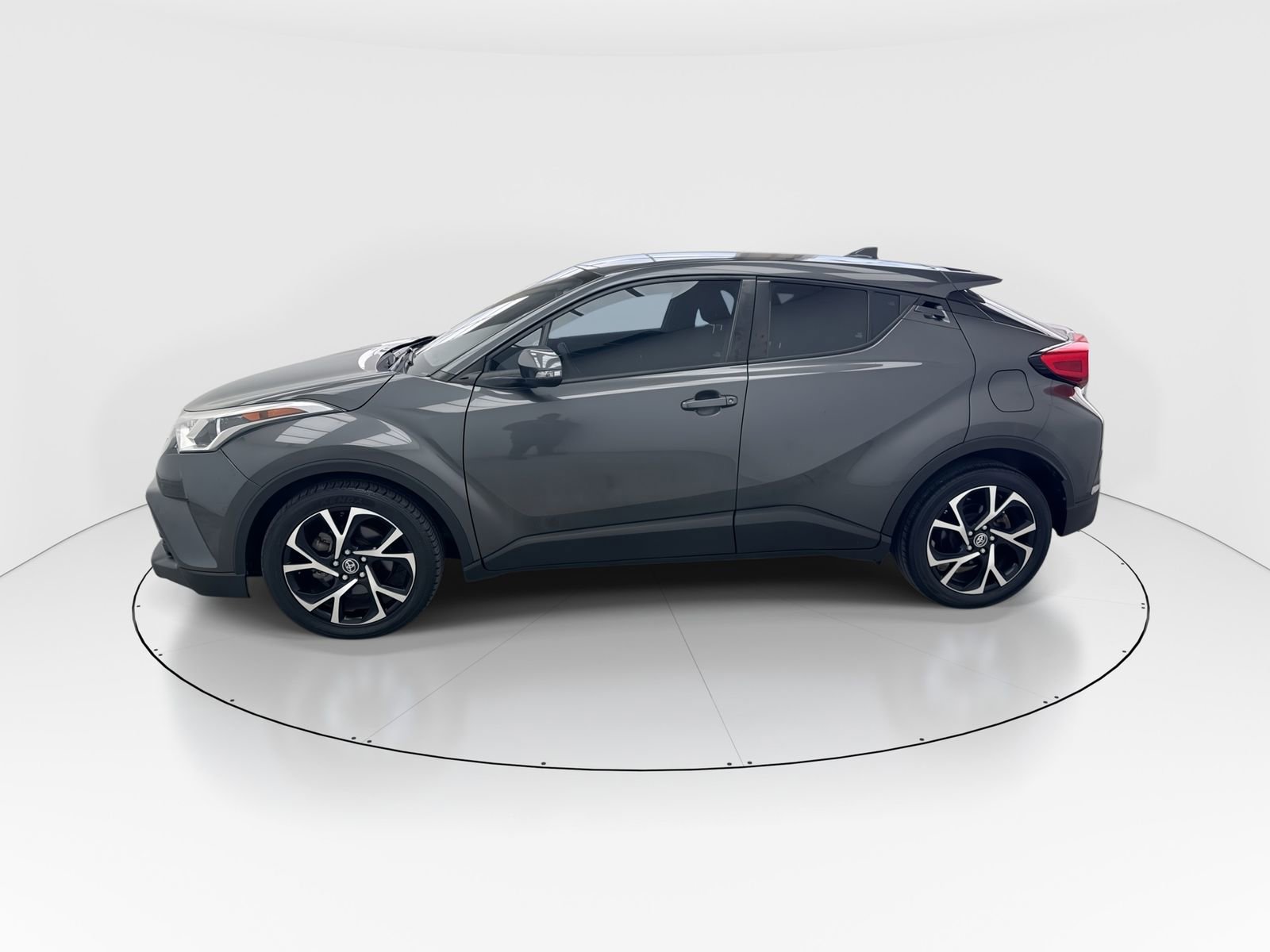 Used 2018 Toyota C-HR XLE image 5