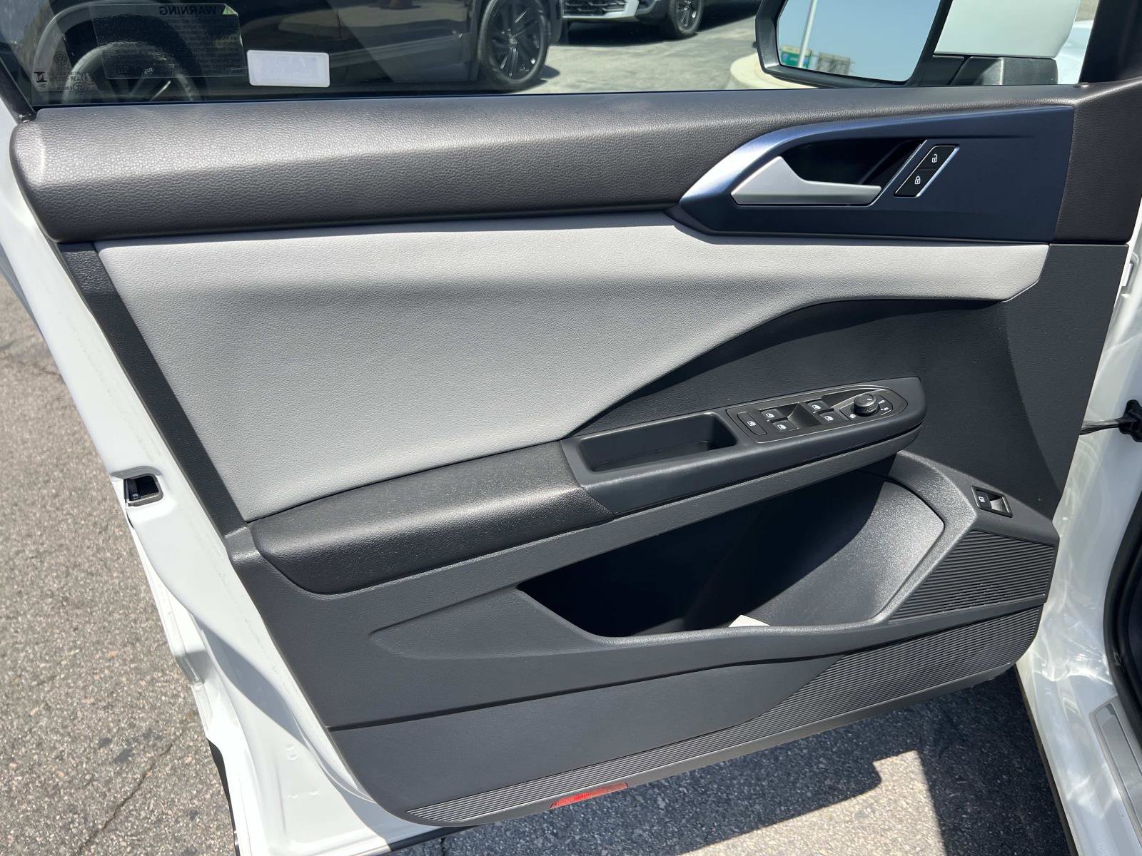 Certified 2023 Volkswagen Taos SE FWD image 6