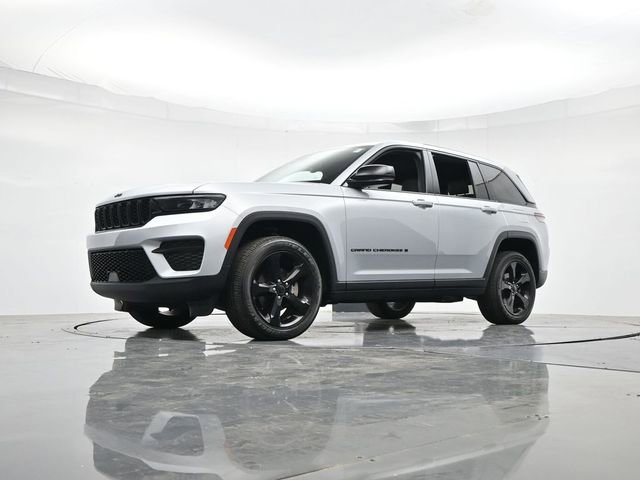 Used 2024 Jeep Grand Cherokee Altitude image 33