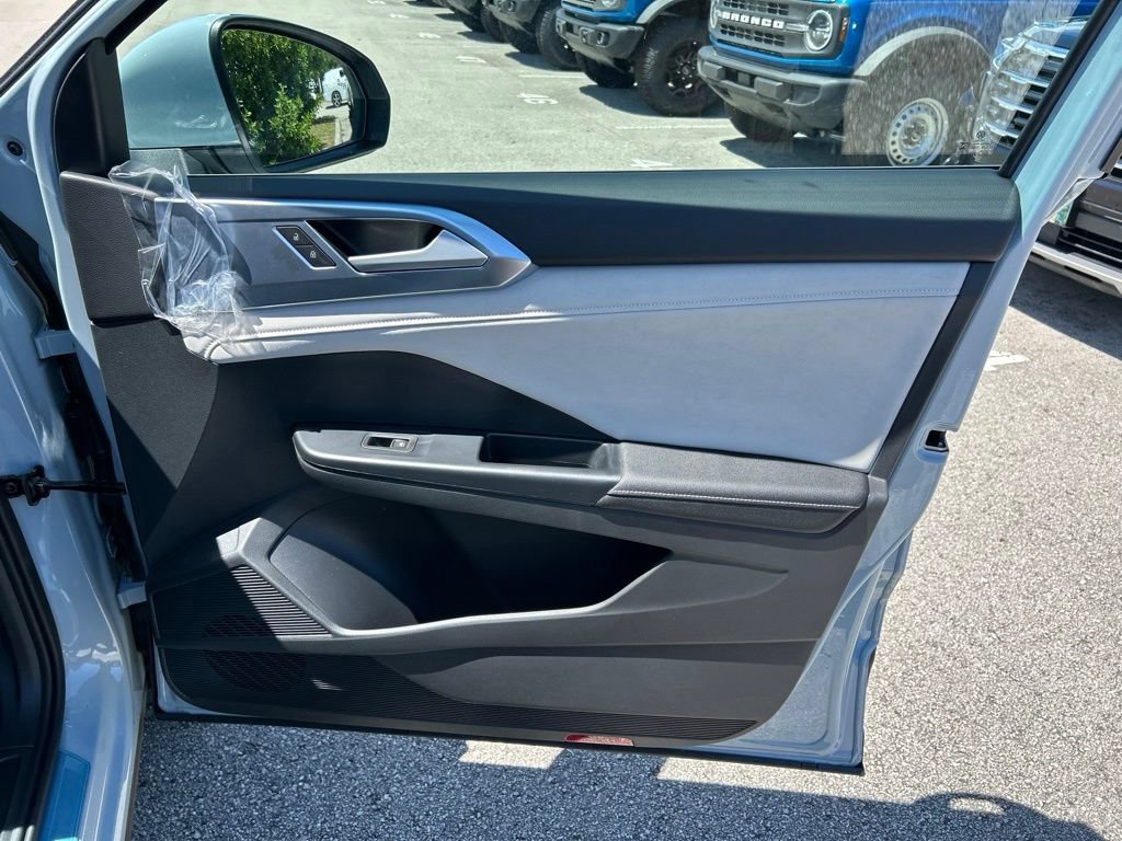 New 2026 Volkswagen Taos SE FWD image 42