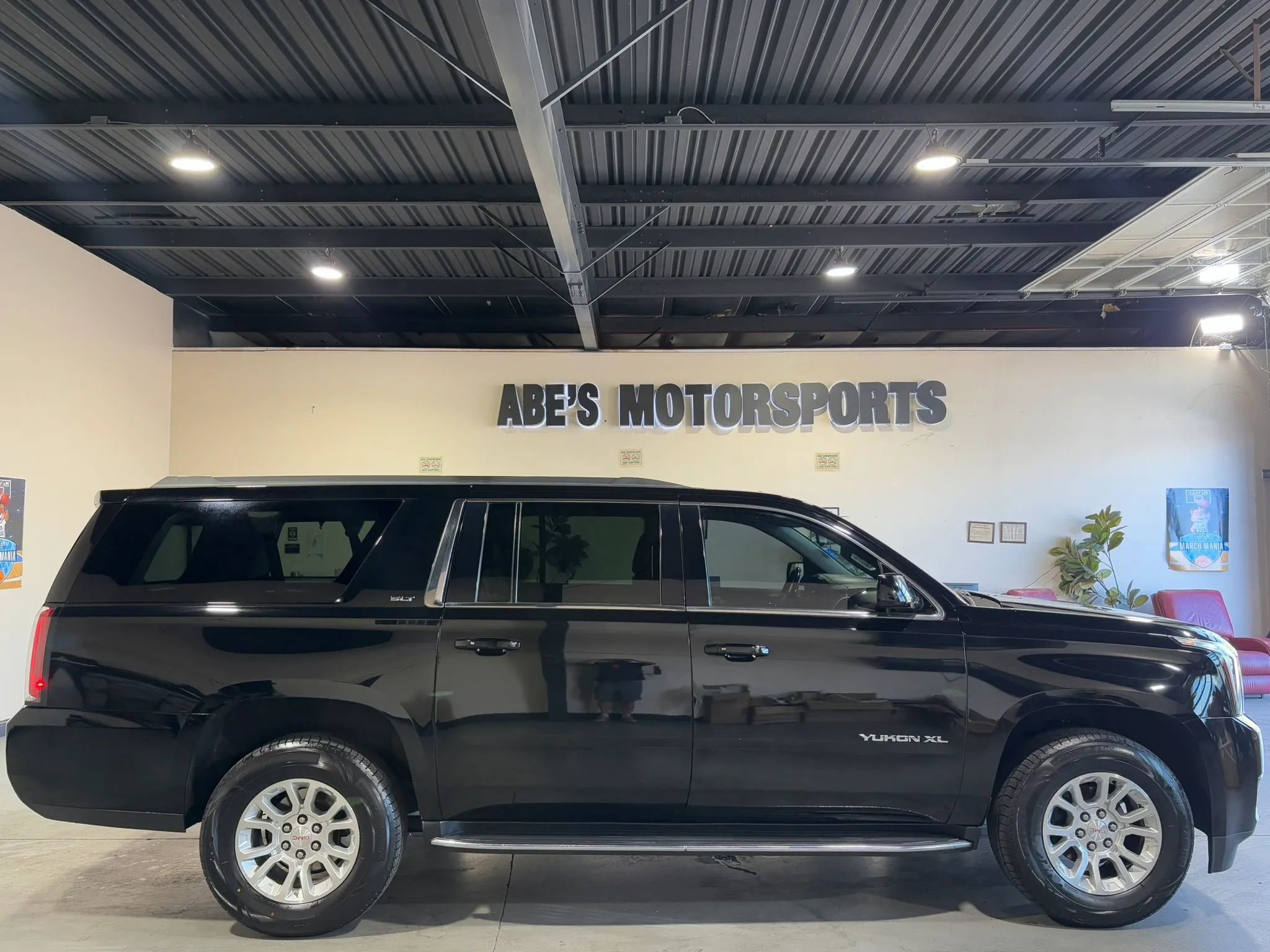 Used 2019 GMC Yukon XL SLT image 4