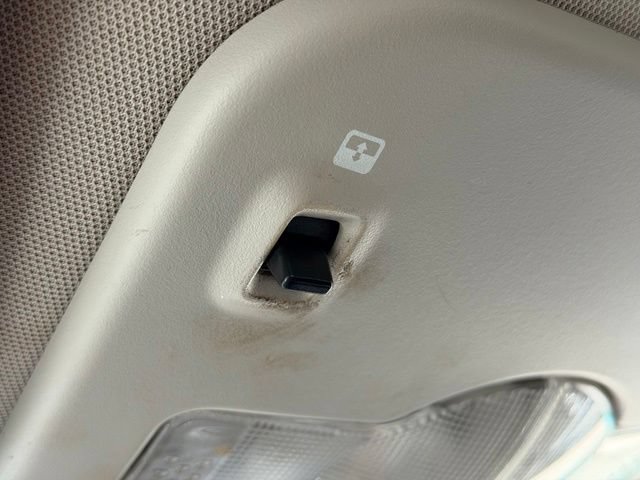 Used 2007 Pontiac Grand Prix w/ Sun And Sound Package FWD image 13