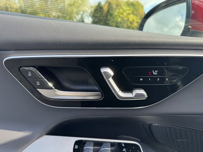 Used 2025 Mercedes-Benz GLC 350e 4MATIC image 19