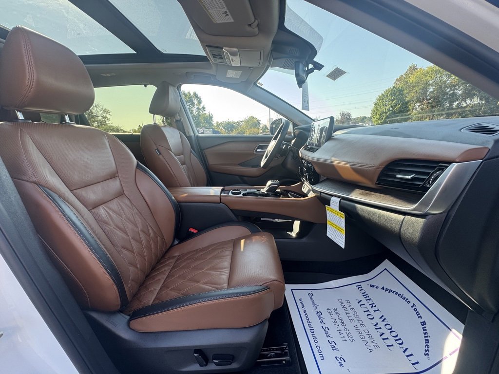 New 2026 Nissan Rogue Platinum image 9