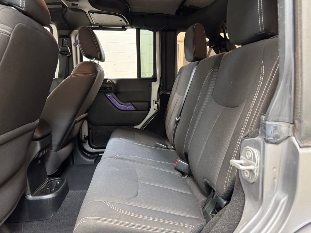 Used 2018 Jeep Wrangler Unlimited Sahara AWD/4WD image 11