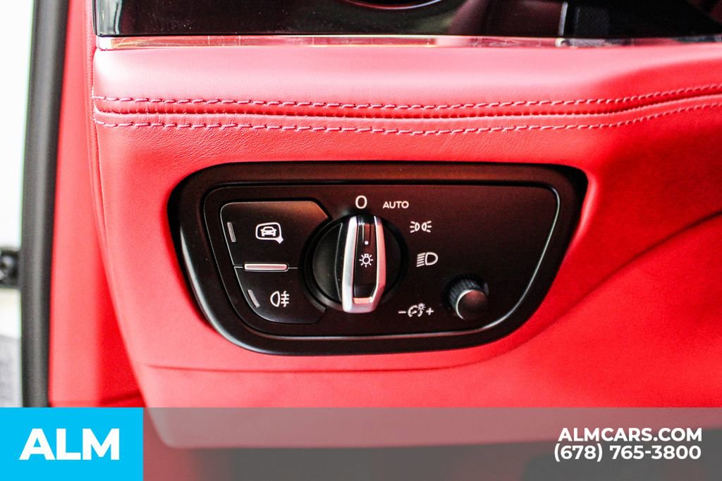 Used 2023 Bentley Bentayga image 33