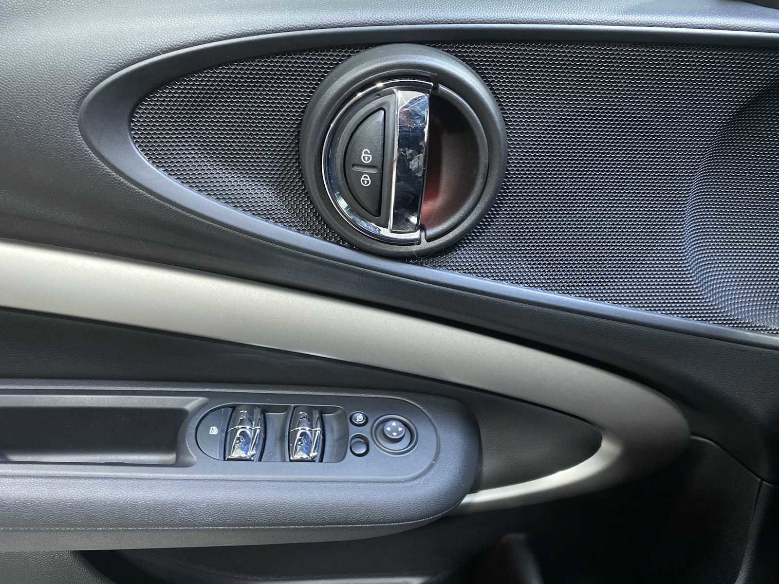 Used 2024 MINI Cooper Clubman S w/ Signature Upholstery Package image 23