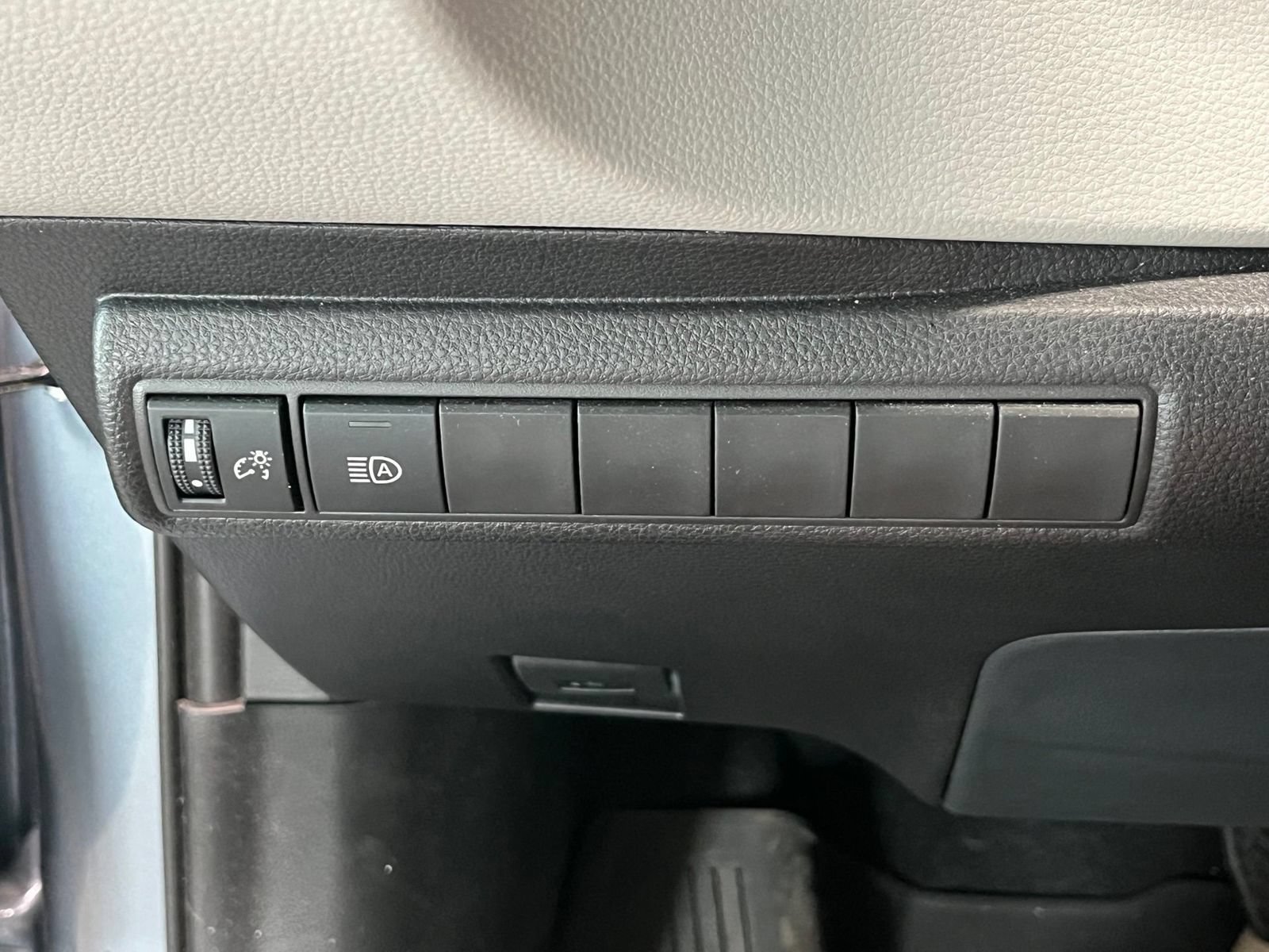 Used 2026 Toyota Corolla LE w/ LE Premium Package FWD image 31