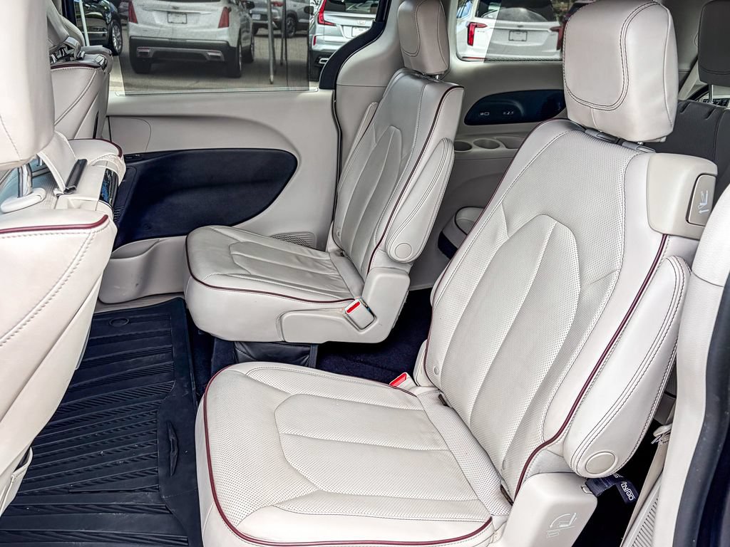 Used 2017 Chrysler Pacifica Limited w/ UConnect Theater Package FWD image 42