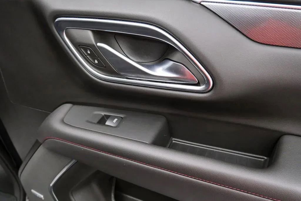 Used 2023 Chevrolet Suburban RST w/ Luxury Package AWD/4WD image 17