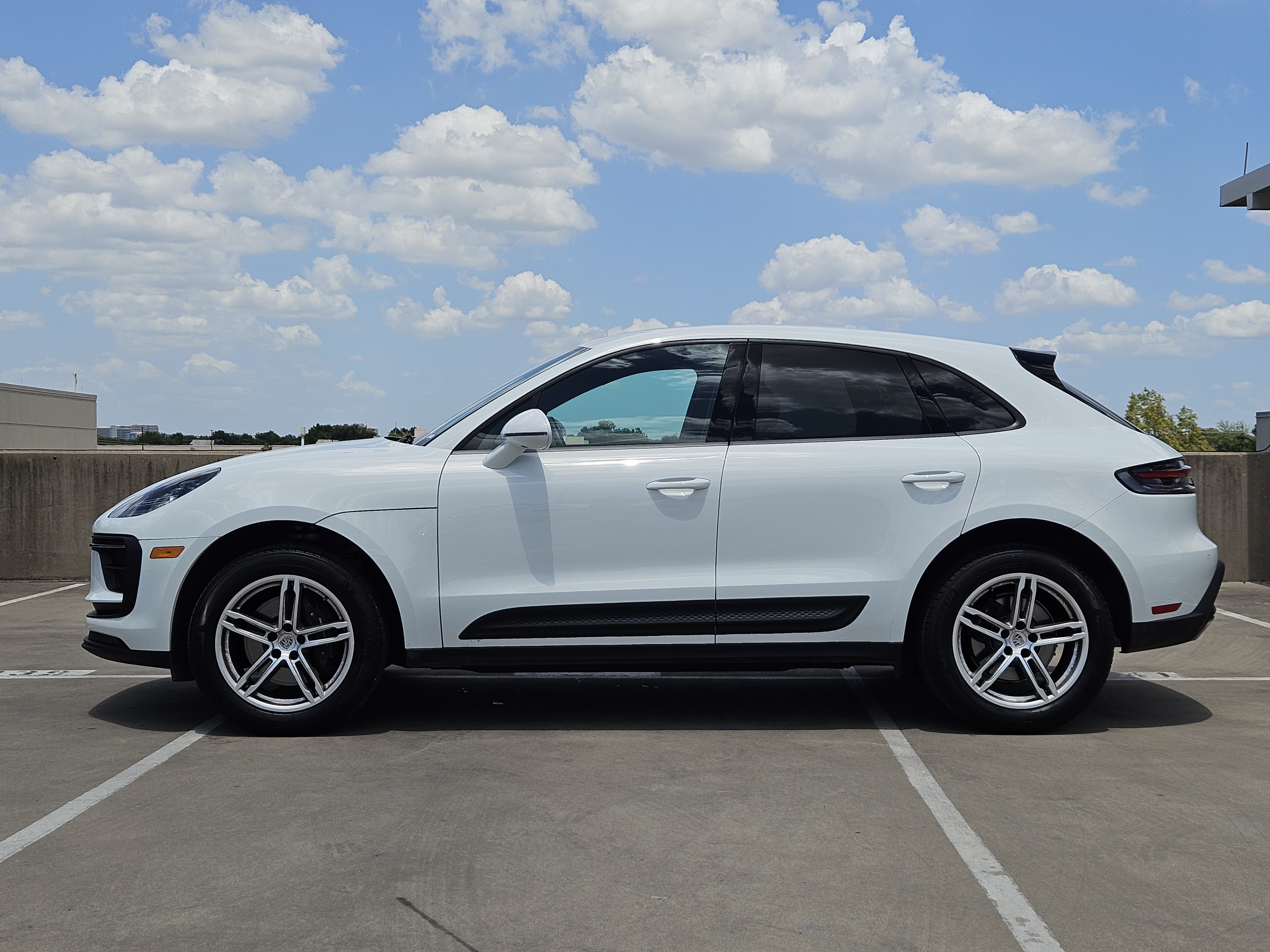 Certified 2026 Porsche Macan AWD/4WD image 2