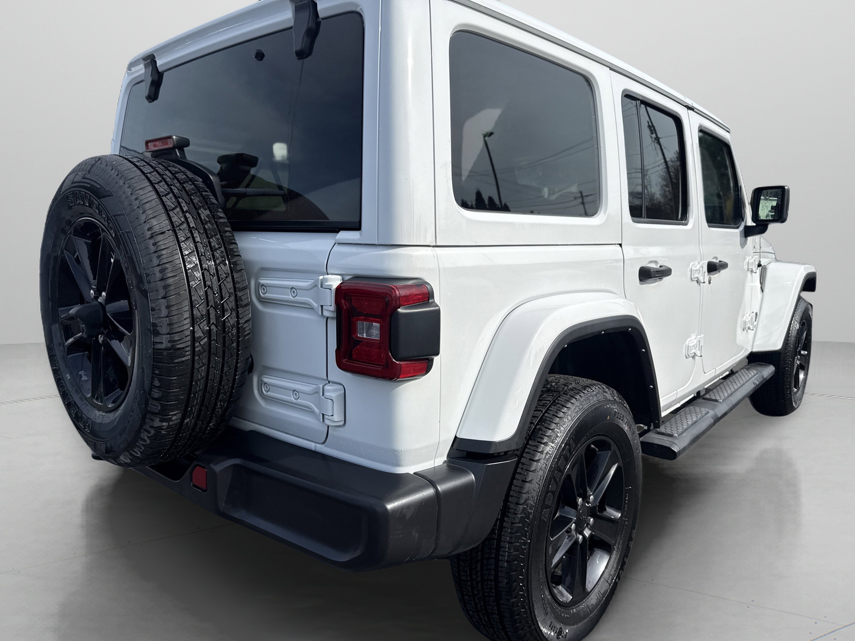 Used 2021 Jeep Wrangler Unlimited Sahara AWD/4WD image 5