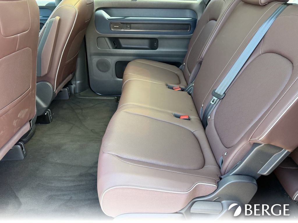 Used 2025 Volkswagen ID. Buzz Pro S Plus RWD image 18