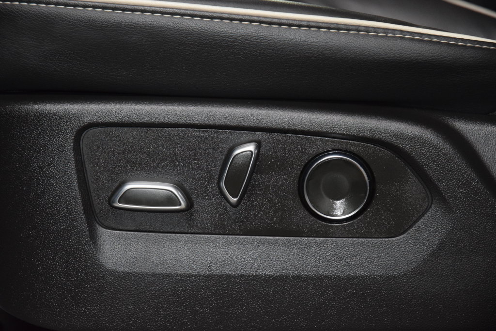 Used 2024 Cadillac Escalade ESV Premium Luxury w/ LPO, Floor Liner Package AWD/4WD image 43