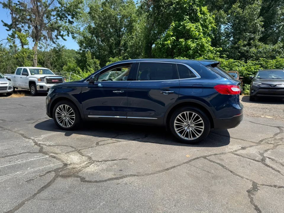 Used 2017 Lincoln MKX Reserve w/ Driver Assistance Package AWD/4WD image 8