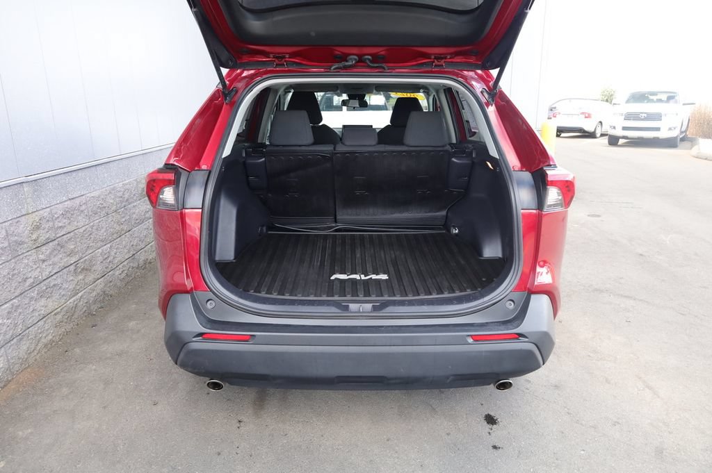 Certified 2021 Toyota RAV4 LE AWD/4WD image 11