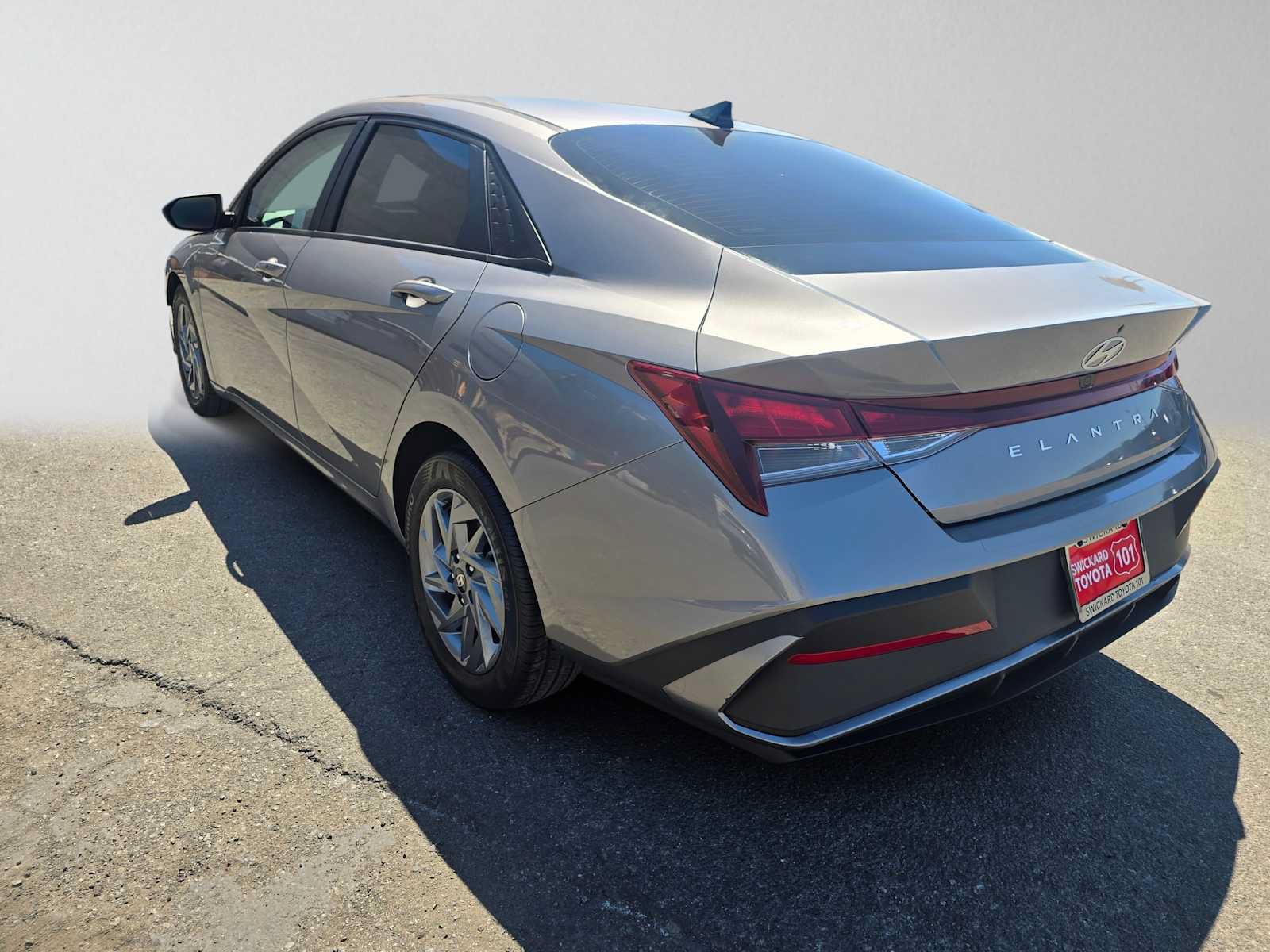 Used 2024 Hyundai Elantra SEL FWD image 5