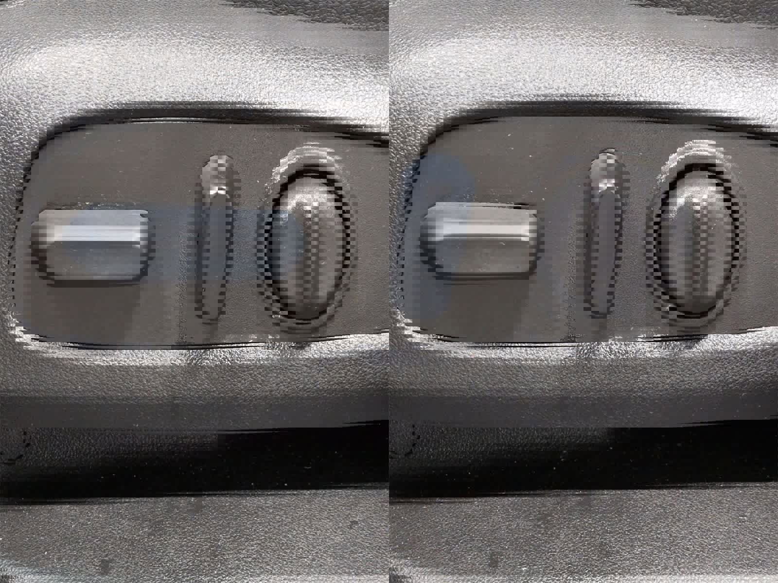 Used 2022 Chevrolet Equinox RS w/ LPO, Floor Liner Package image 18