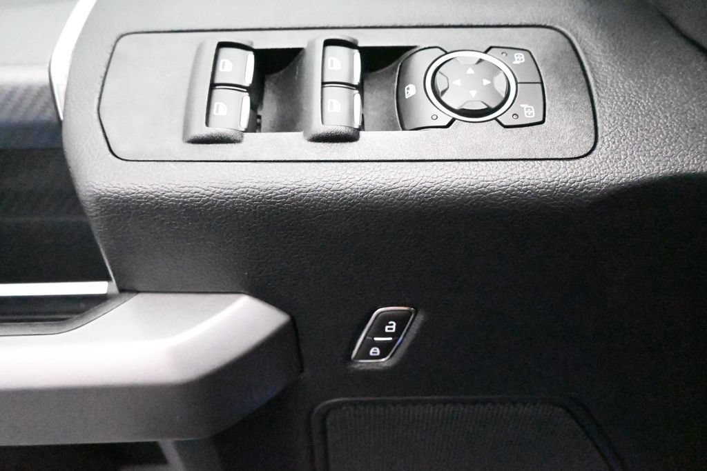 Used 2019 Ford F150 XLT w/ Equipment Group 302A Luxury AWD/4WD image 11
