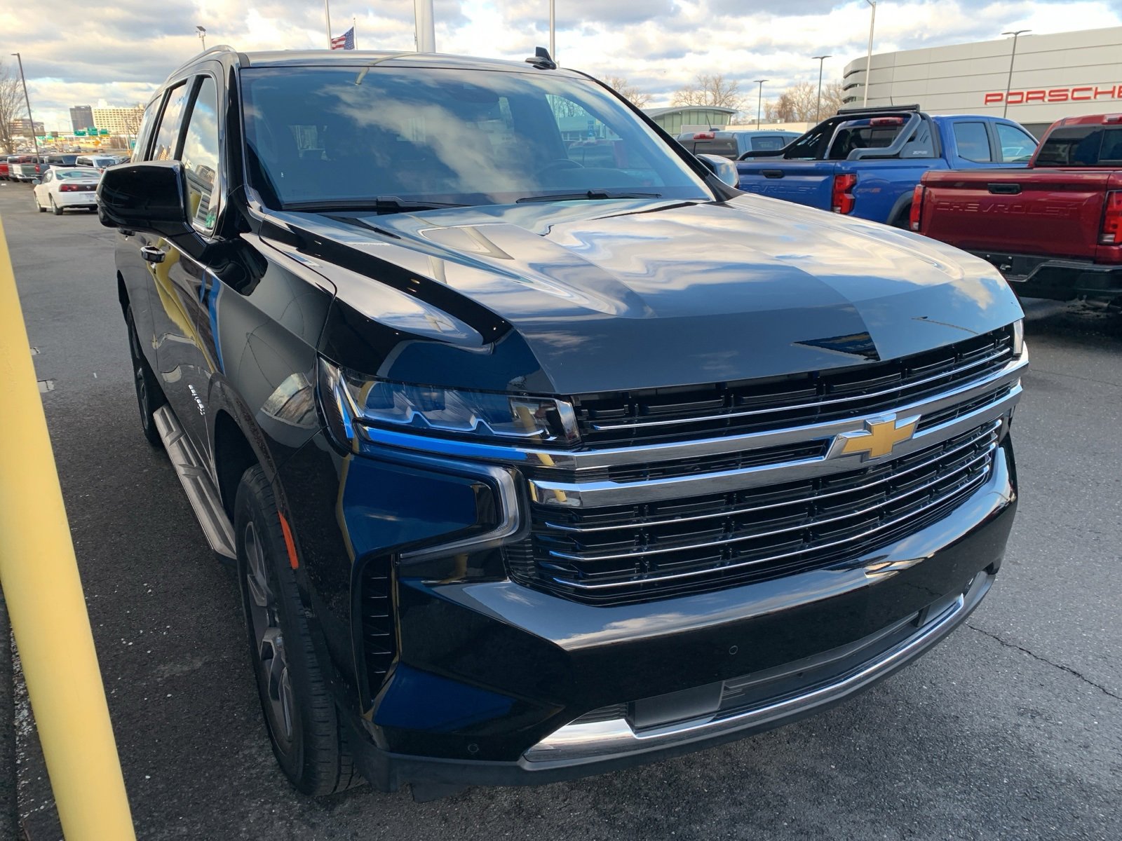 Used 2023 Chevrolet Tahoe LT w/ LT Signature Package image 3