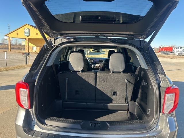 Used 2022 Ford Explorer XLT w/ Equipment Group 202A image 9