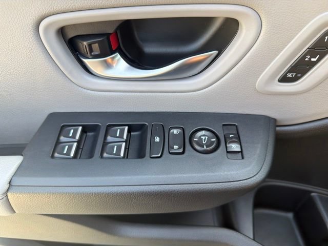 Used 2025 Honda Pilot Touring image 29