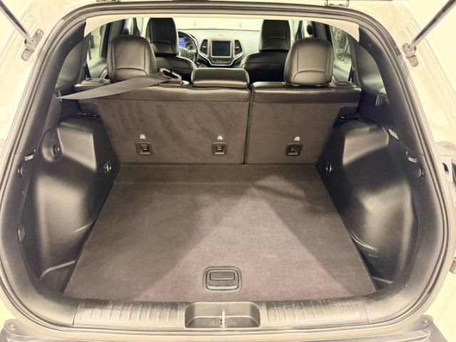 Used 2020 Jeep Cherokee Trailhawk w/ Cold Weather Group AWD/4WD image 22