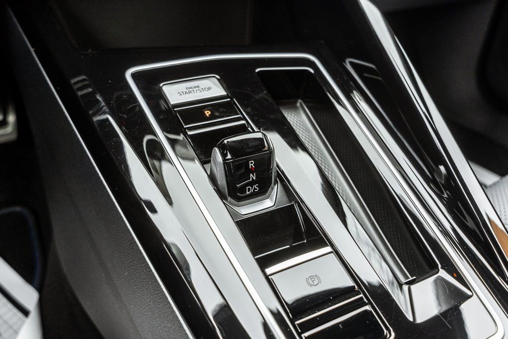 Used 2024 Volkswagen Golf R image 24