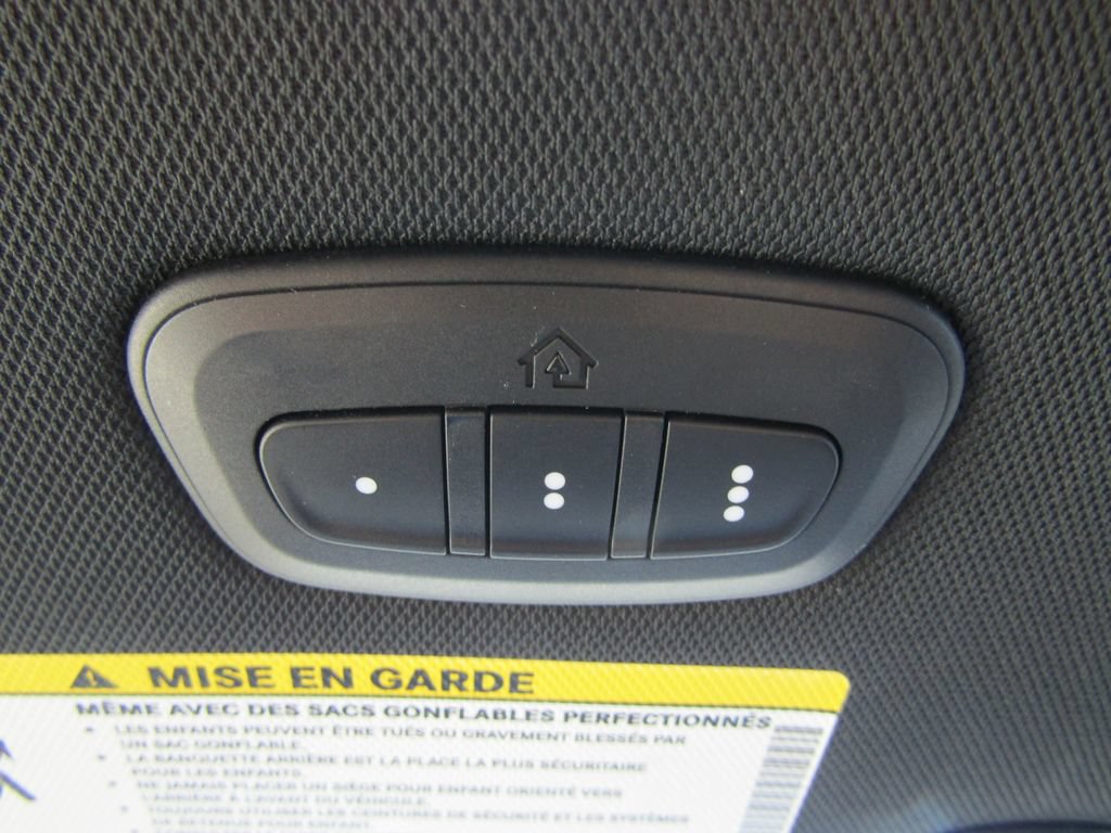 Used 2022 Chrysler Pacifica Limited w/ Uconnect Theater Family Group FWD image 37