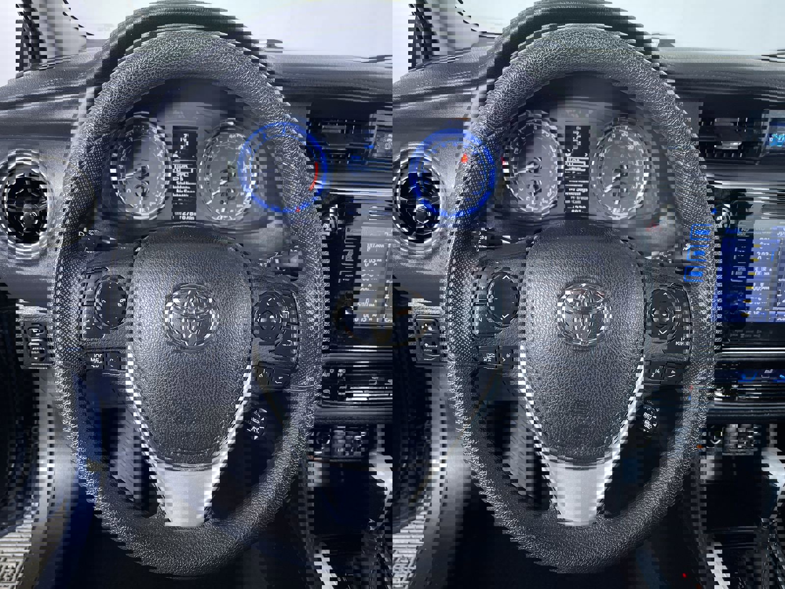 Used 2017 Toyota Corolla XLE image 16