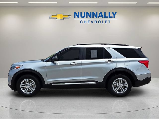 Used 2023 Ford Explorer XLT w/ Equipment Group 202A AWD/4WD image 2