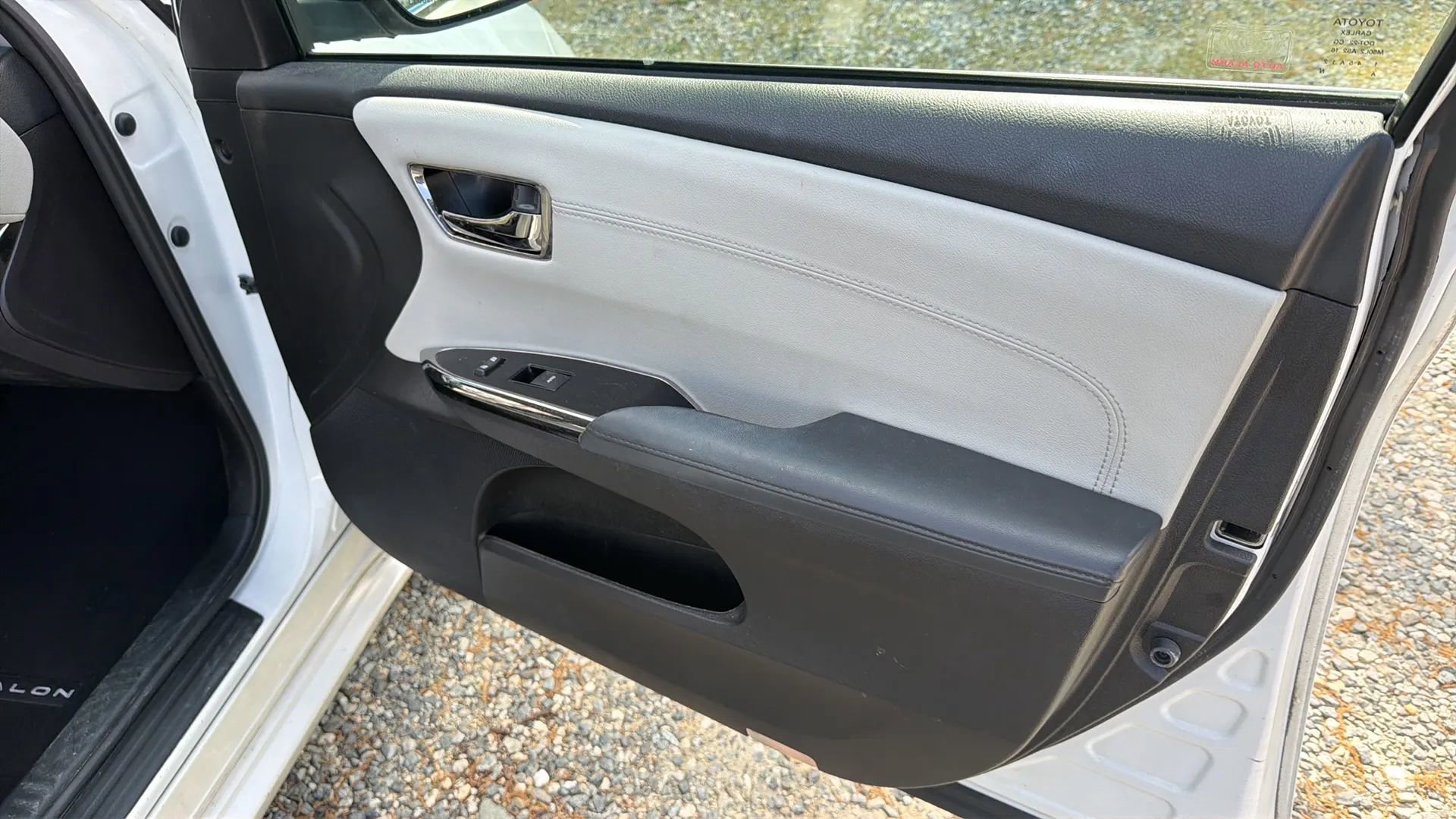 Used 2017 Toyota Avalon XLE FWD image 31