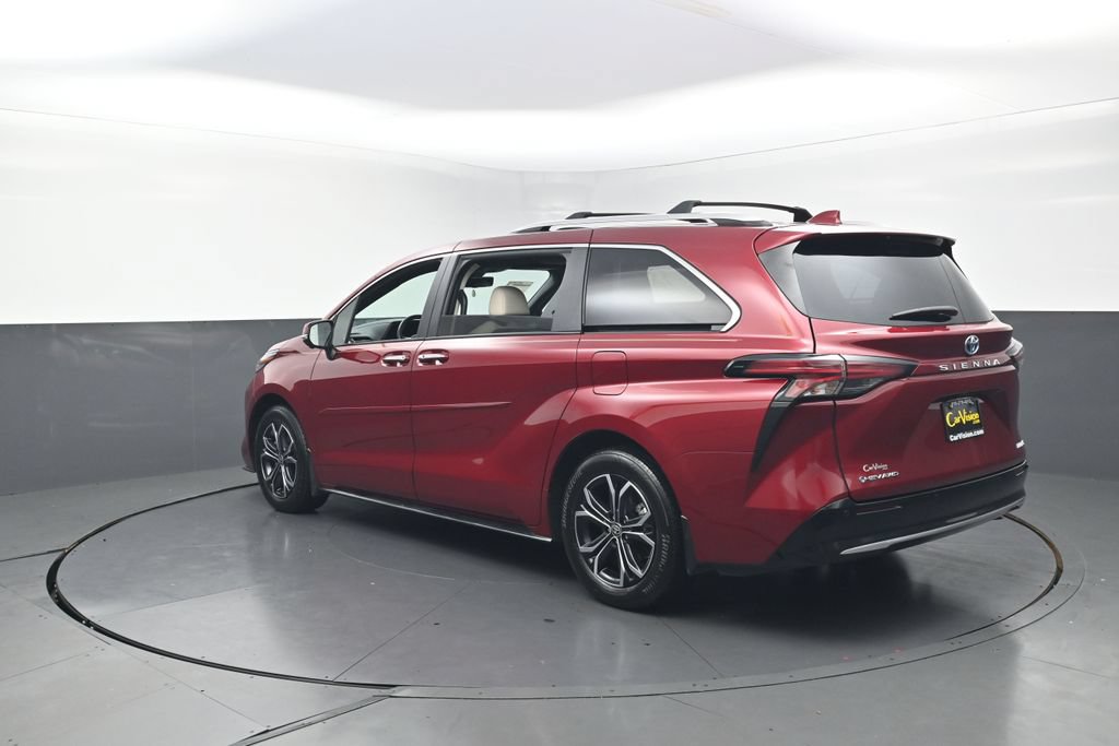 Used 2025 Toyota Sienna Platinum AWD/4WD image 5