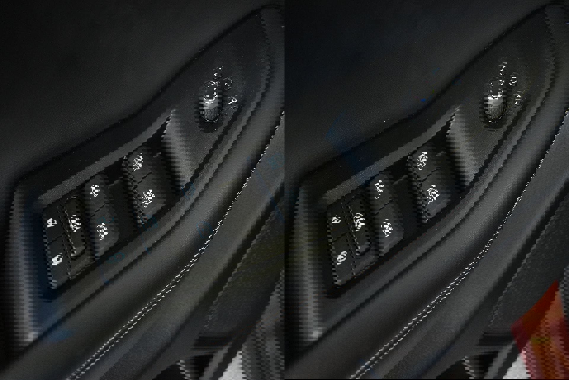 Used 2024 Jeep Grand Cherokee Altitude AWD/4WD image 13