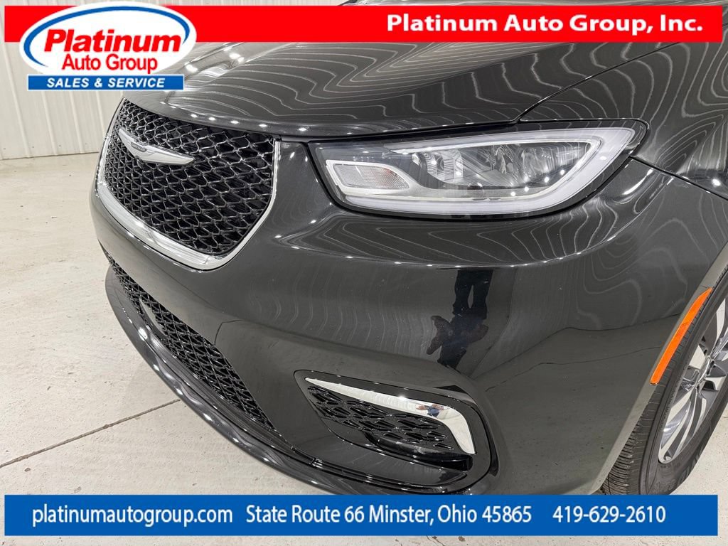 Used 2023 Chrysler Pacifica Limited FWD image 52