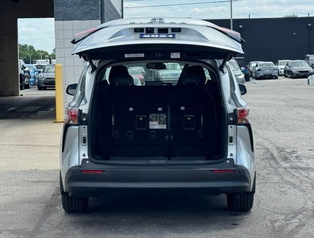Used 2021 Toyota Sienna XLE FWD image 35