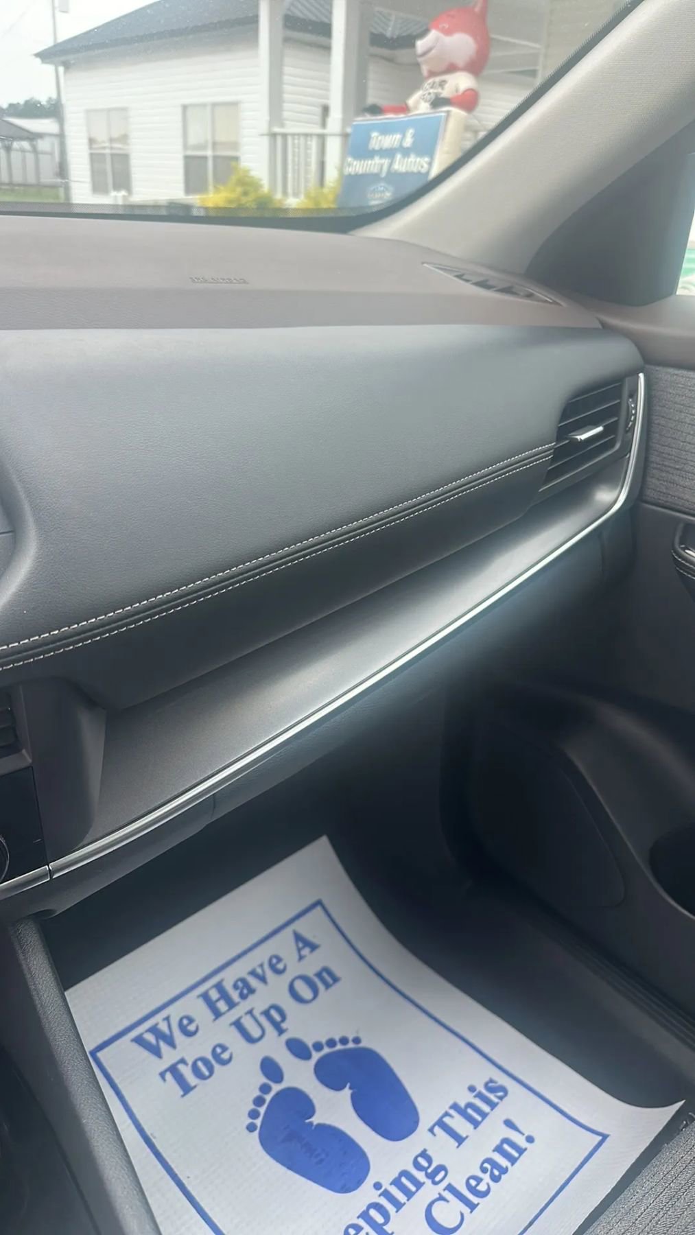 Used 2023 Nissan Rogue SV image 16