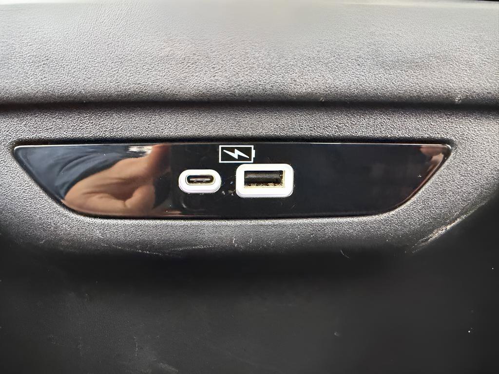 Used 2023 Chrysler Pacifica Touring-L image 14